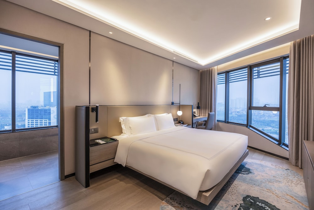 2 Bedrooms, Executive, 1 King and 1 Single Beds