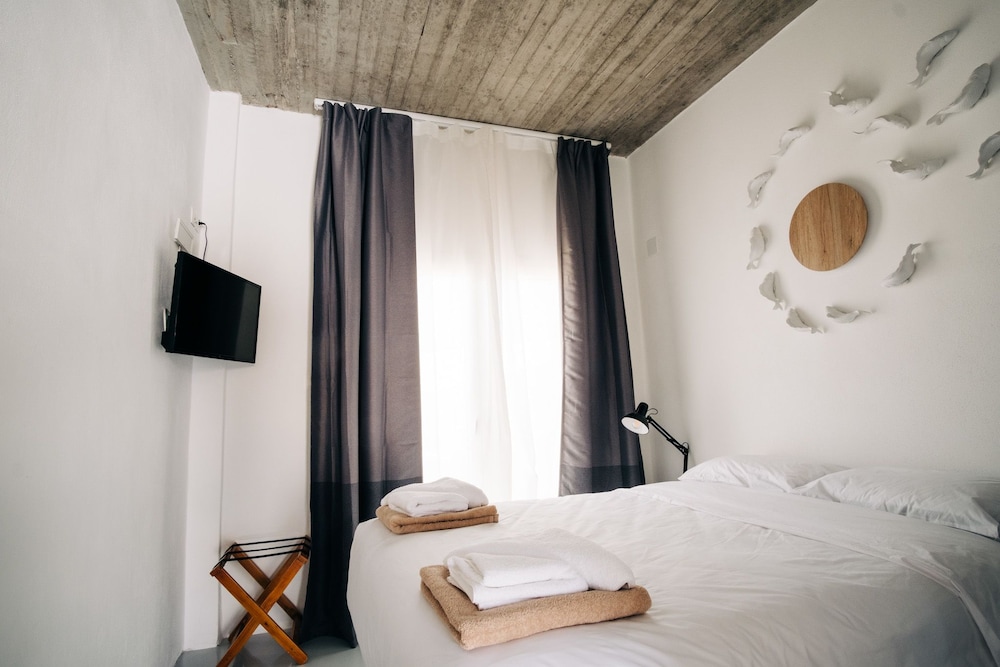 Mesanto Luxury Suites 13/50