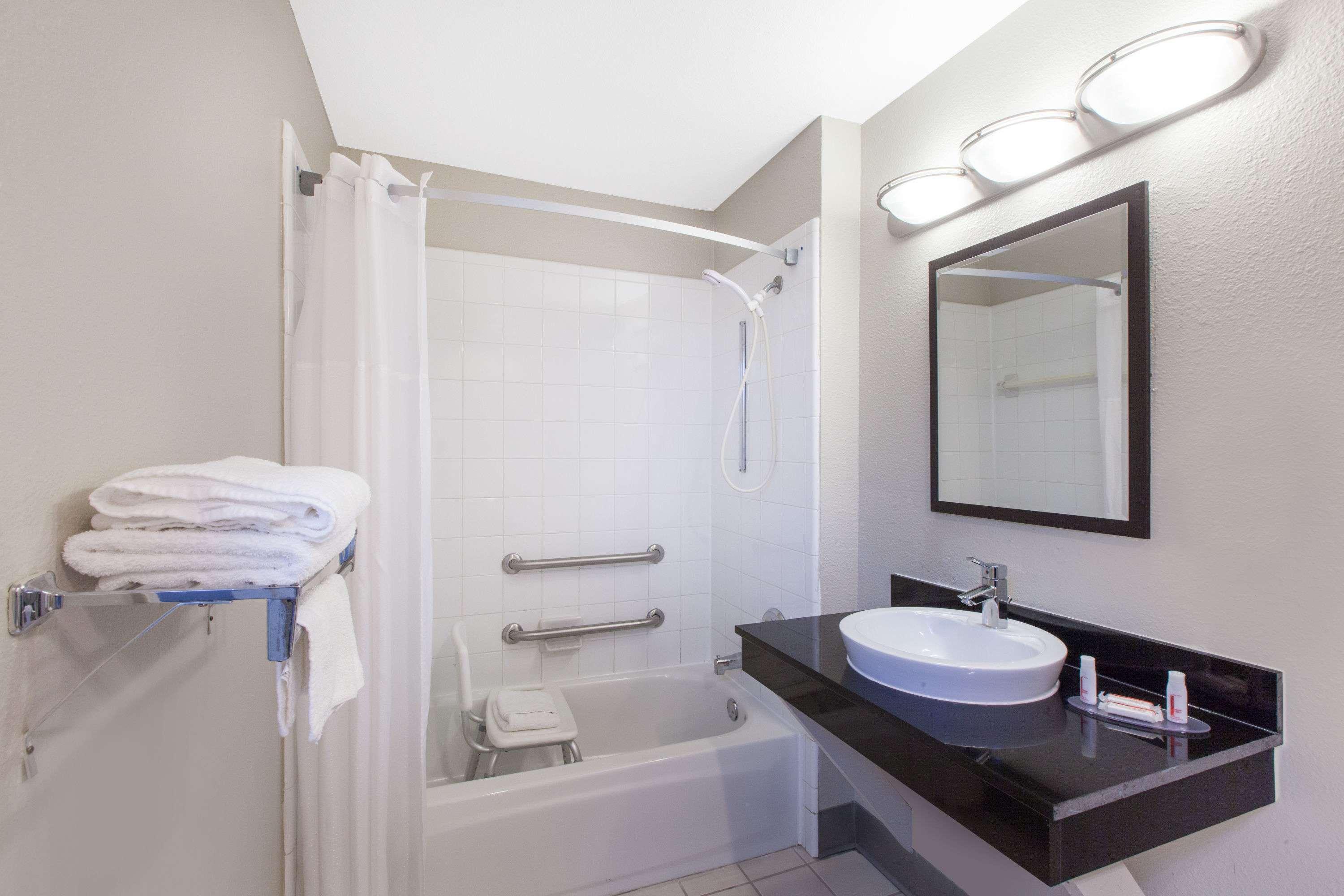 Days Inn Ennis 24/26