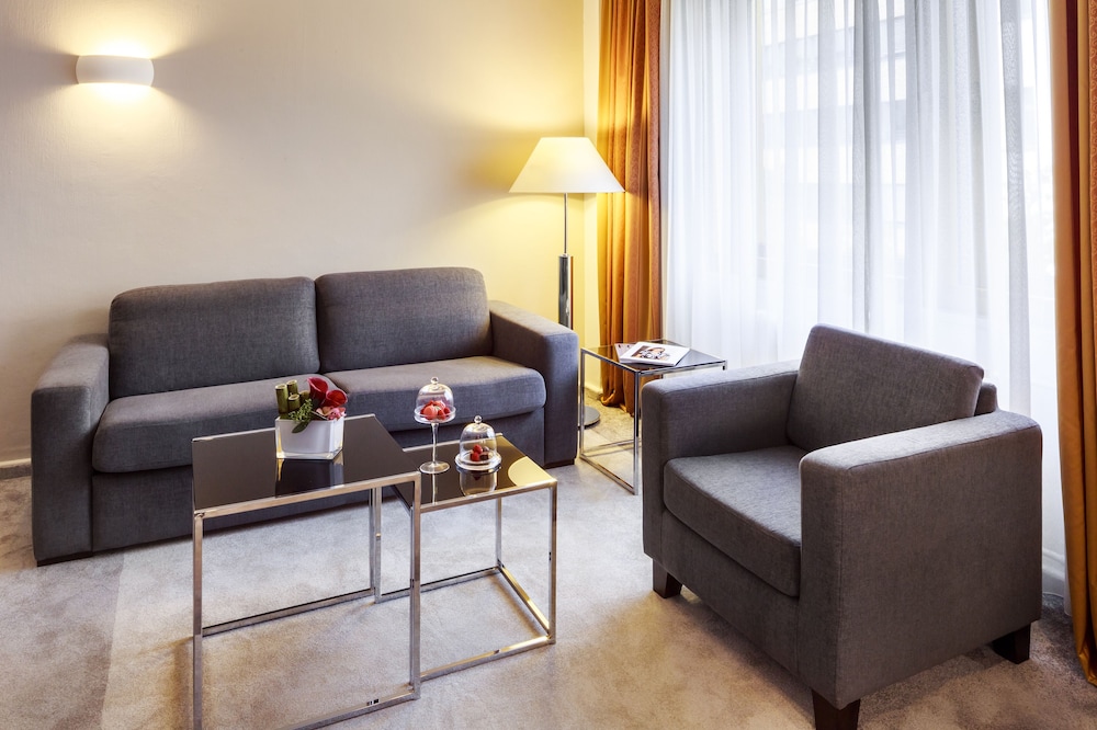 Hotel Bristol Berlin 49/84