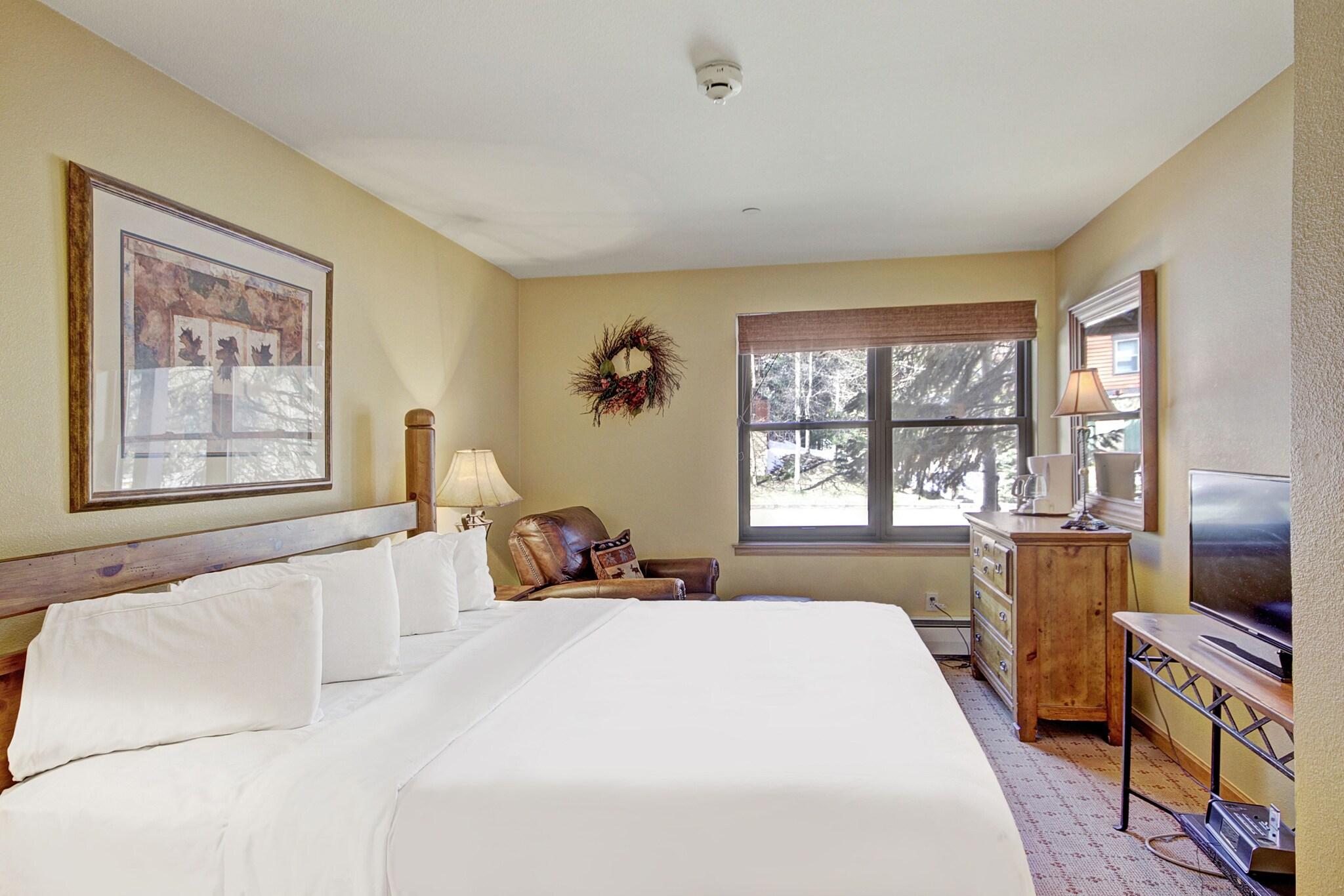 Condominium, Loft, Studio