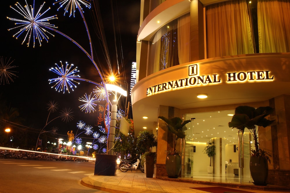 International Hotel 6/63