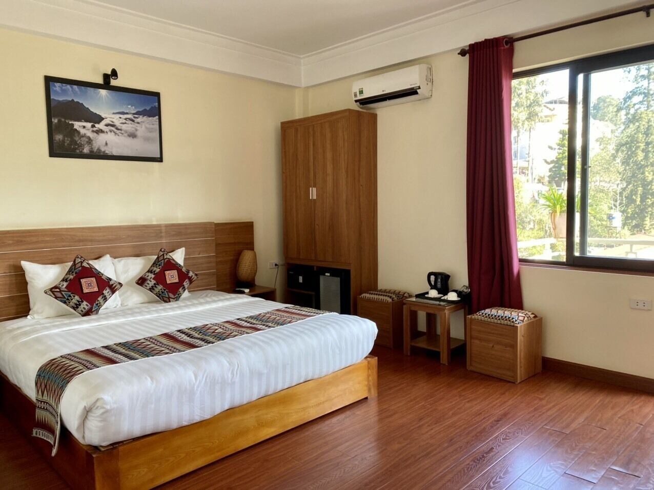 DELUXE, DOUBLE BED