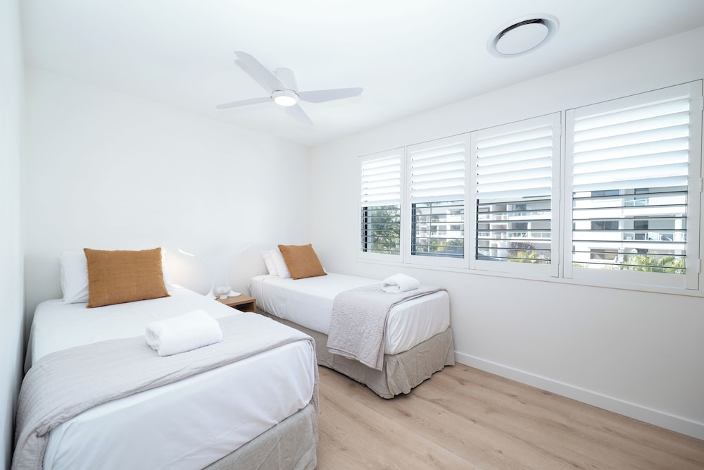 3 Bedrooms, Premium, 2 Queen and Twin Beds, Water Front 3/5