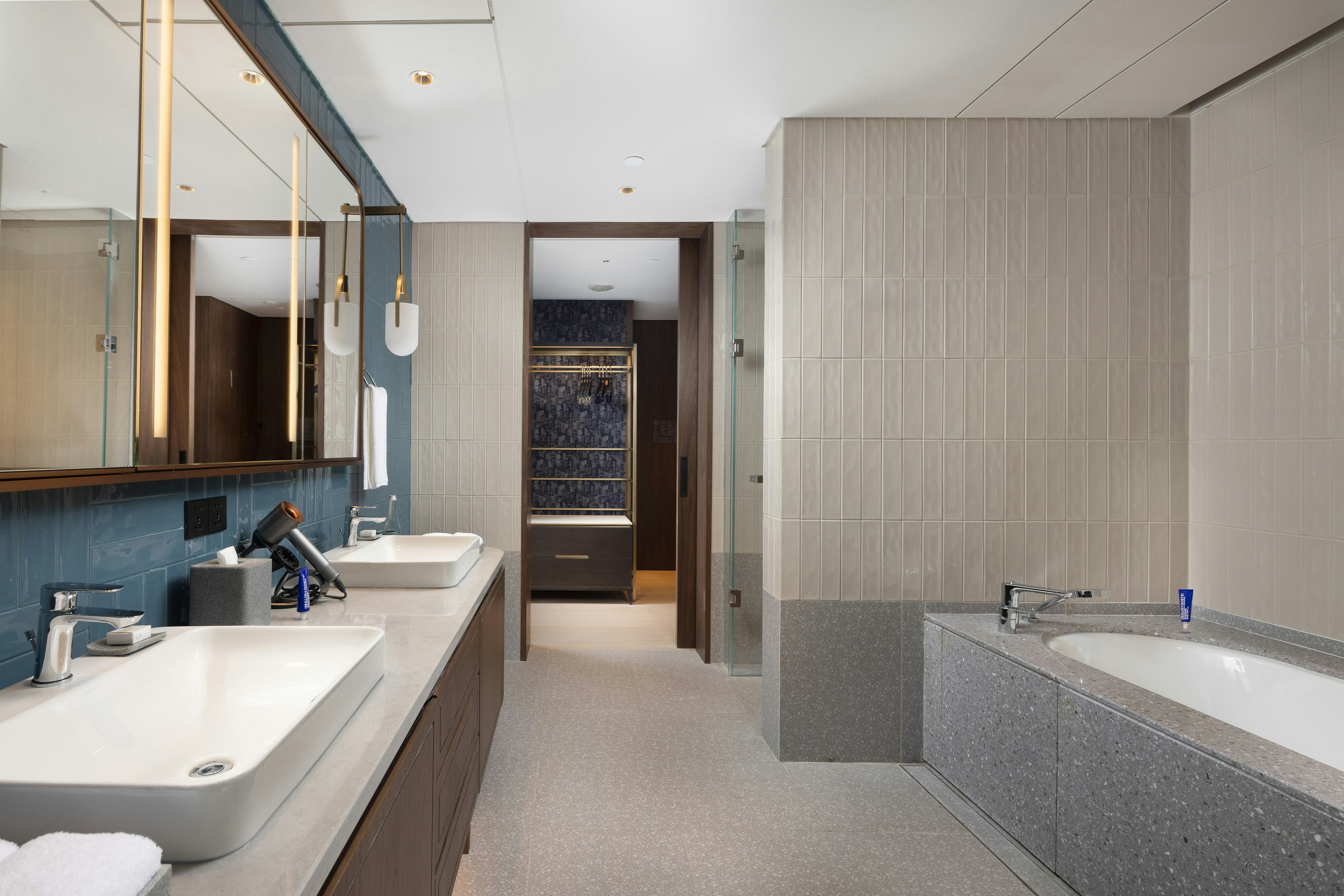 New World Guangzhou Hotel 54/58