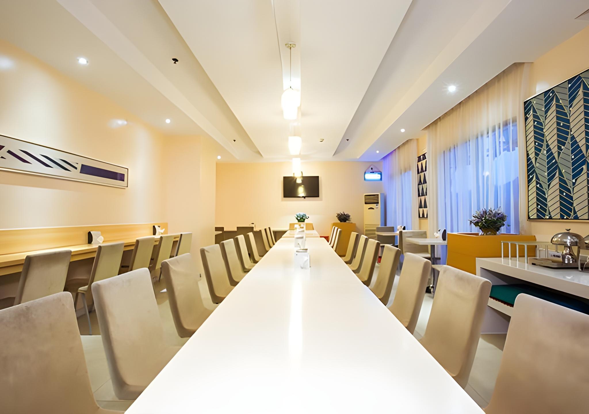 City Comfort Inn (Hezhou Guposhan Avenue) 42/48