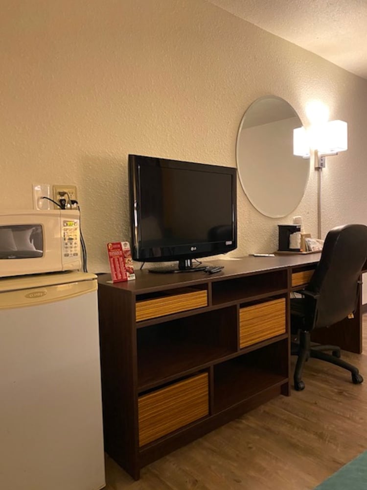 Super 8 by Wyndham Elizabethtown 49/61