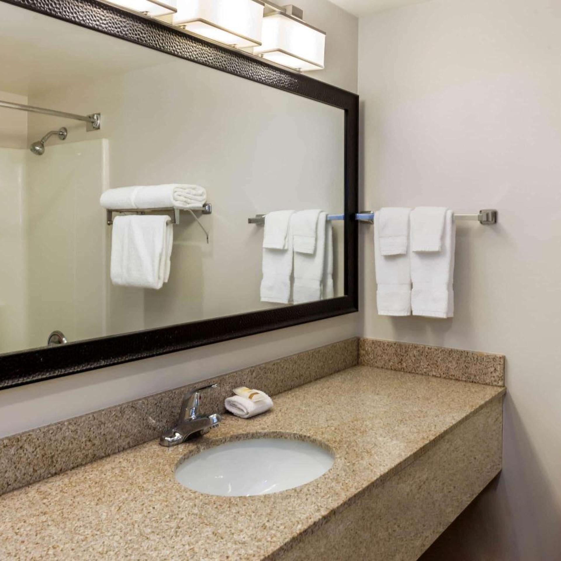 جناح تنفيذي بسريرين مزدوجين، La Quinta Inn Suites Milwaukee Glendale Bayshore 5/6