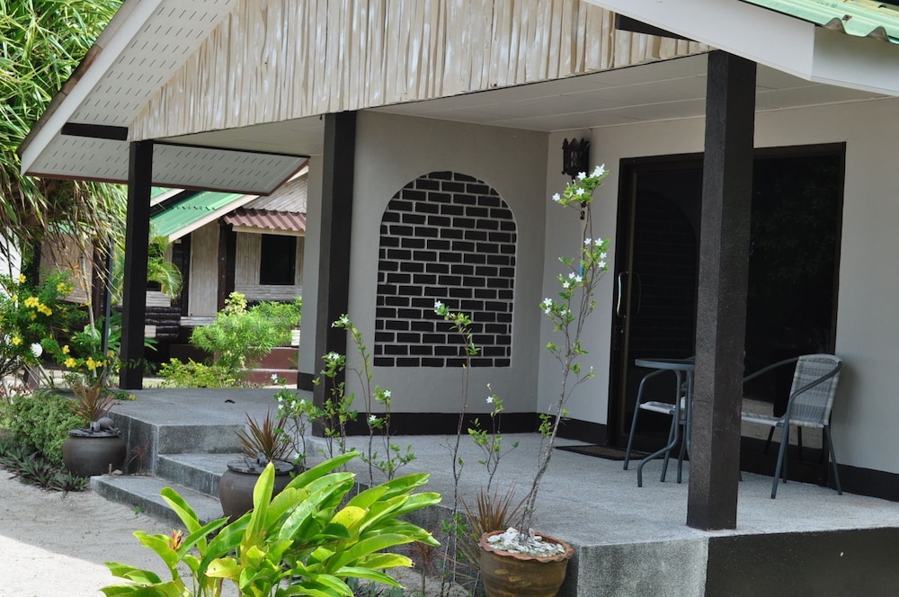 Phangan Beach Resort 9/68