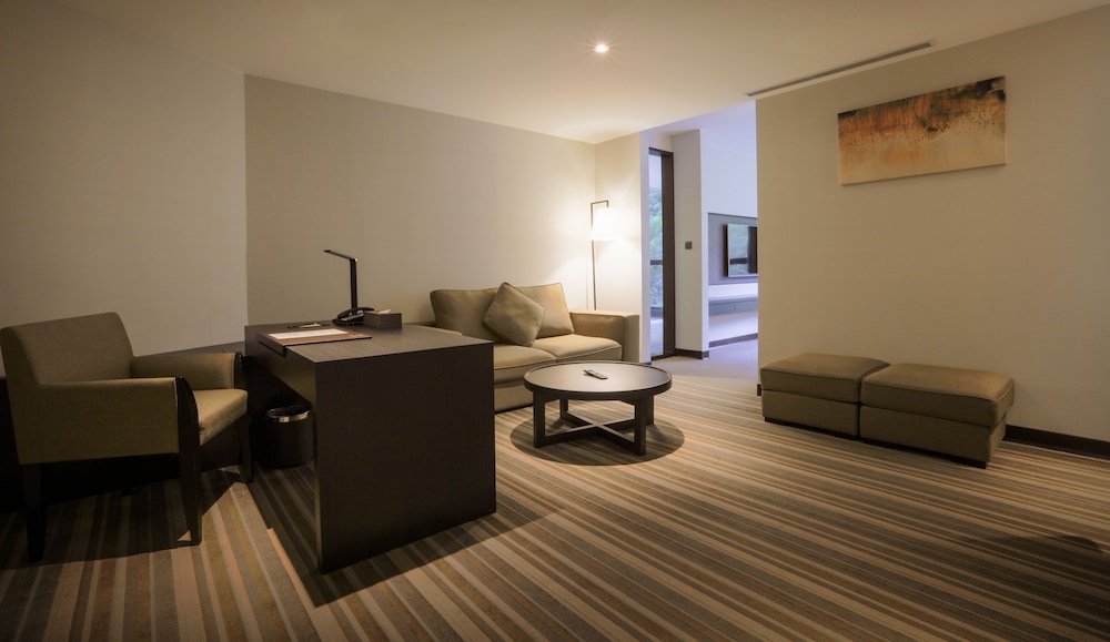Platinum Hotel 55/71