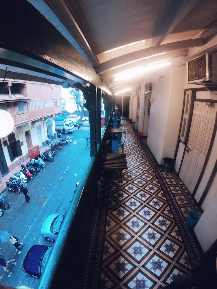 Carlton Hotel 33/44