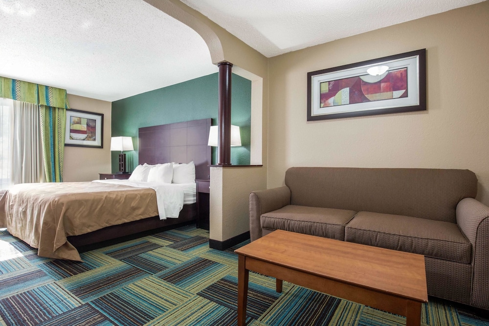 Quality Inn & Suites Arnold St Louis 18/29