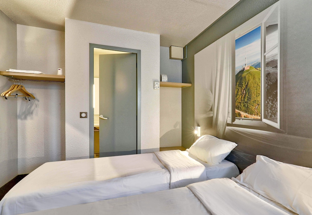 Quadruple Room 4 single beds