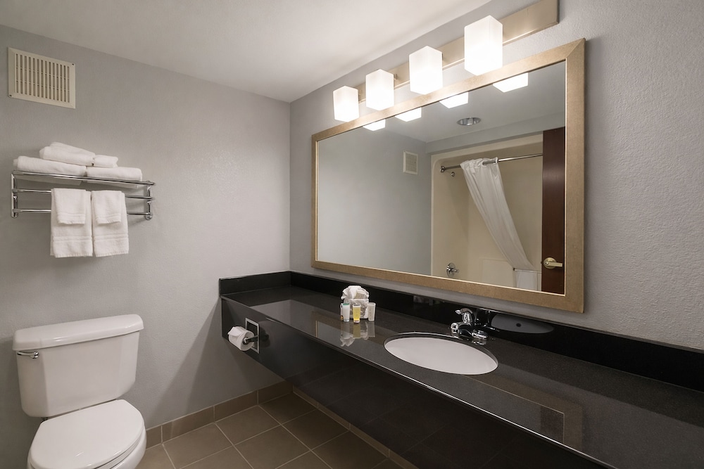 Wingfield Inn Suites 46/49