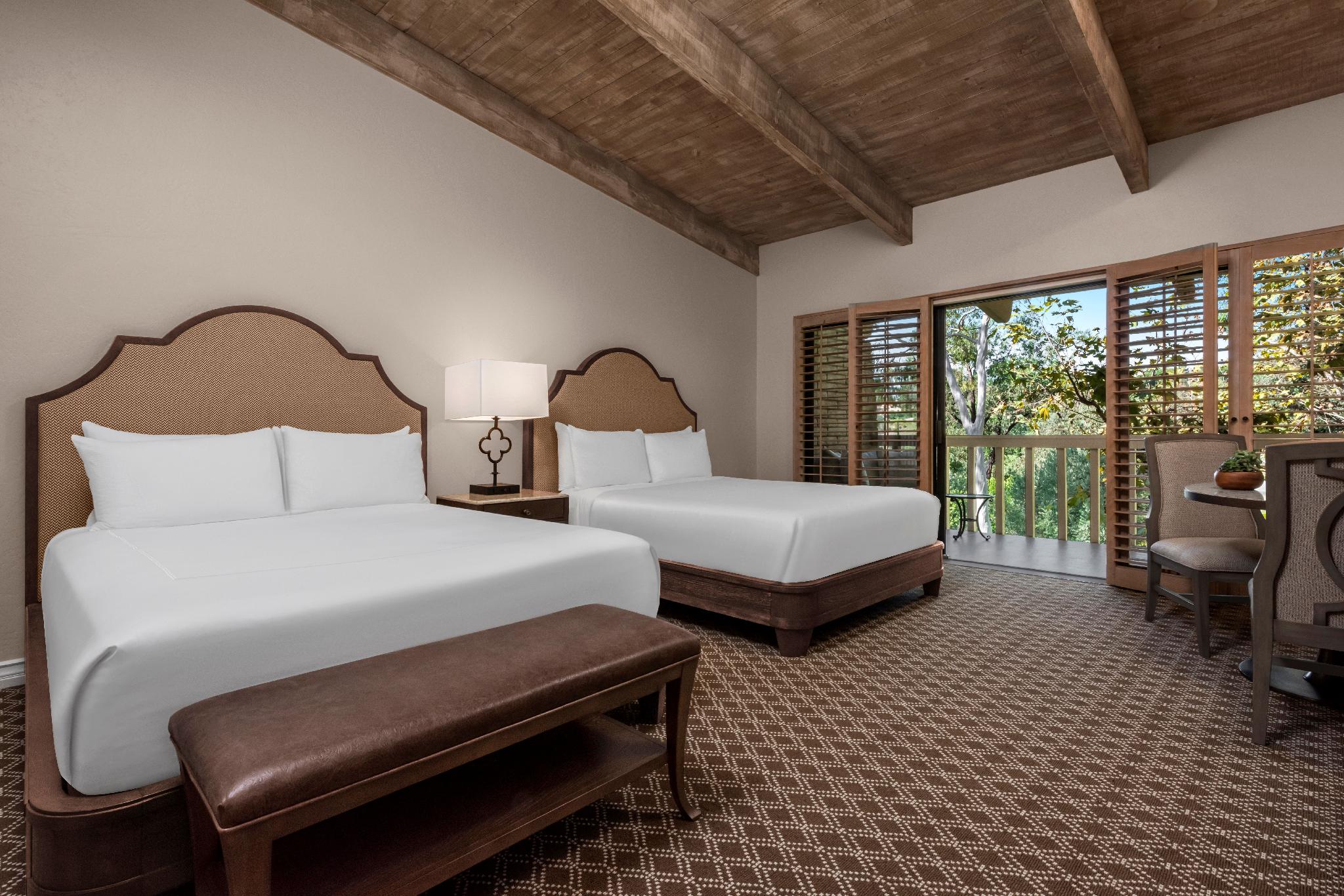 Room, 2 Queen Beds, Golf or Spa View