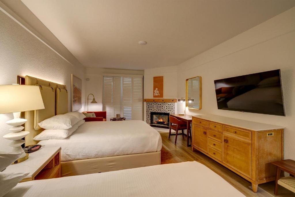 Room, 2 Queen Beds, Patio, Accessible