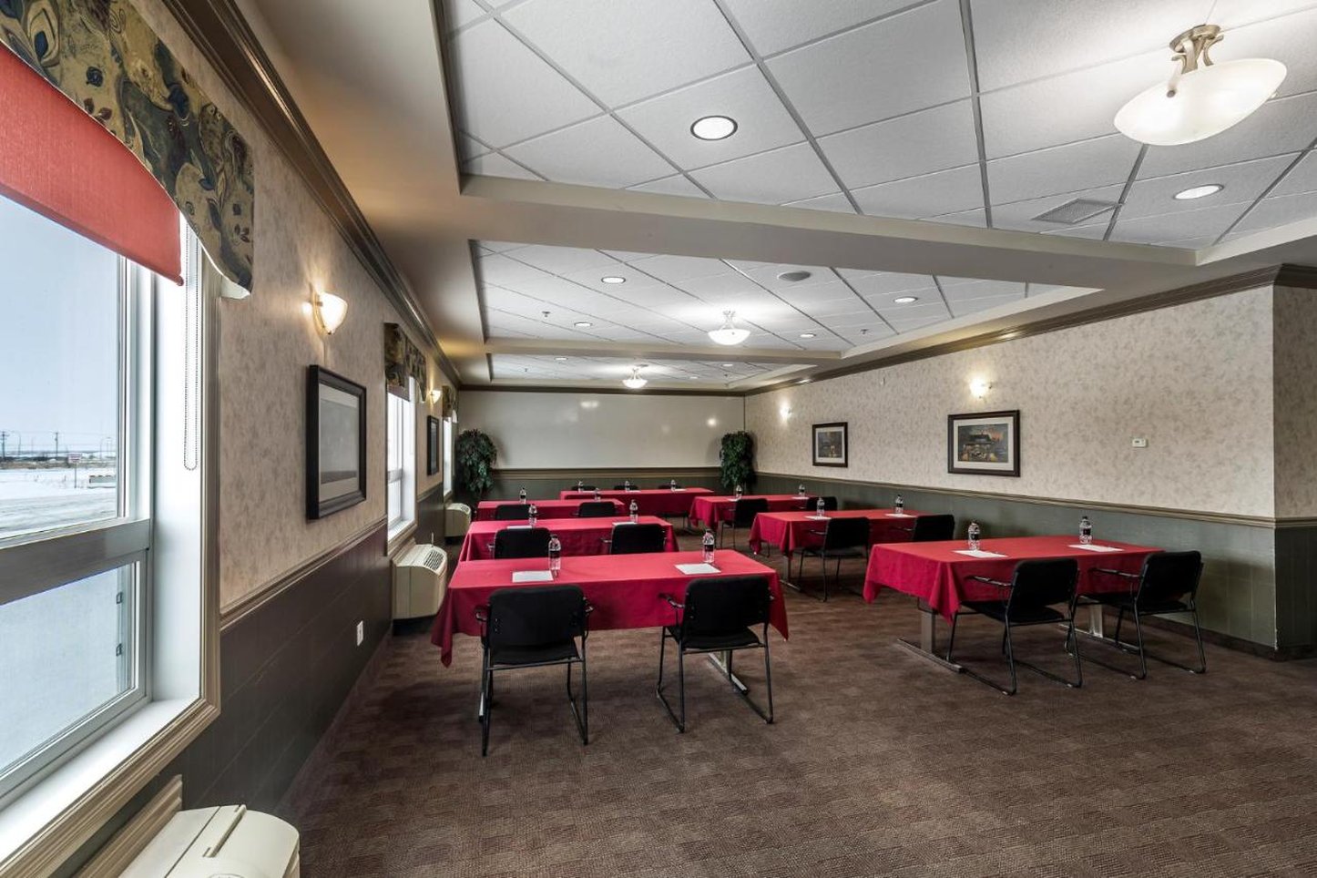 Redwood Inn Suites Grande Prairie 50/61