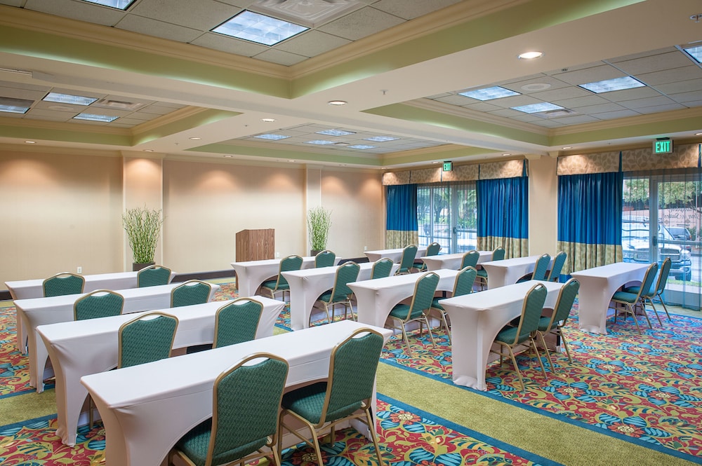 Hampton Inn Suites St Petersburg Downtown 42/51