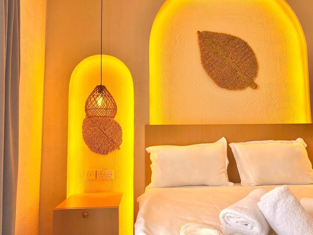 Avenue Hotel 19/46