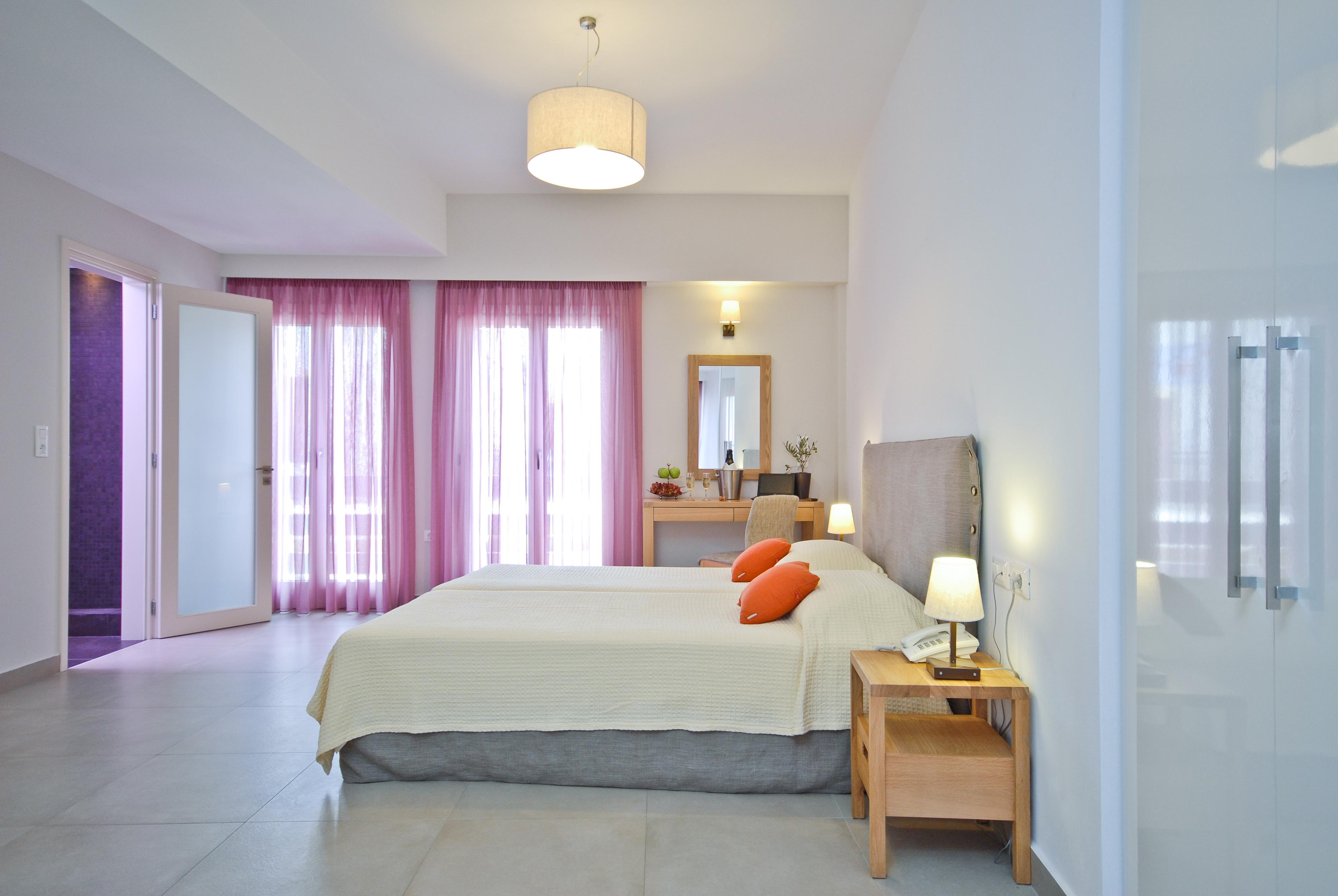 غرفة قياسية رباعية، Xenia Hotel 5/8