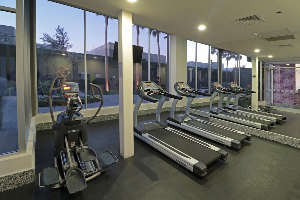 Holiday Inn Express Suites Hermosillo 24/50
