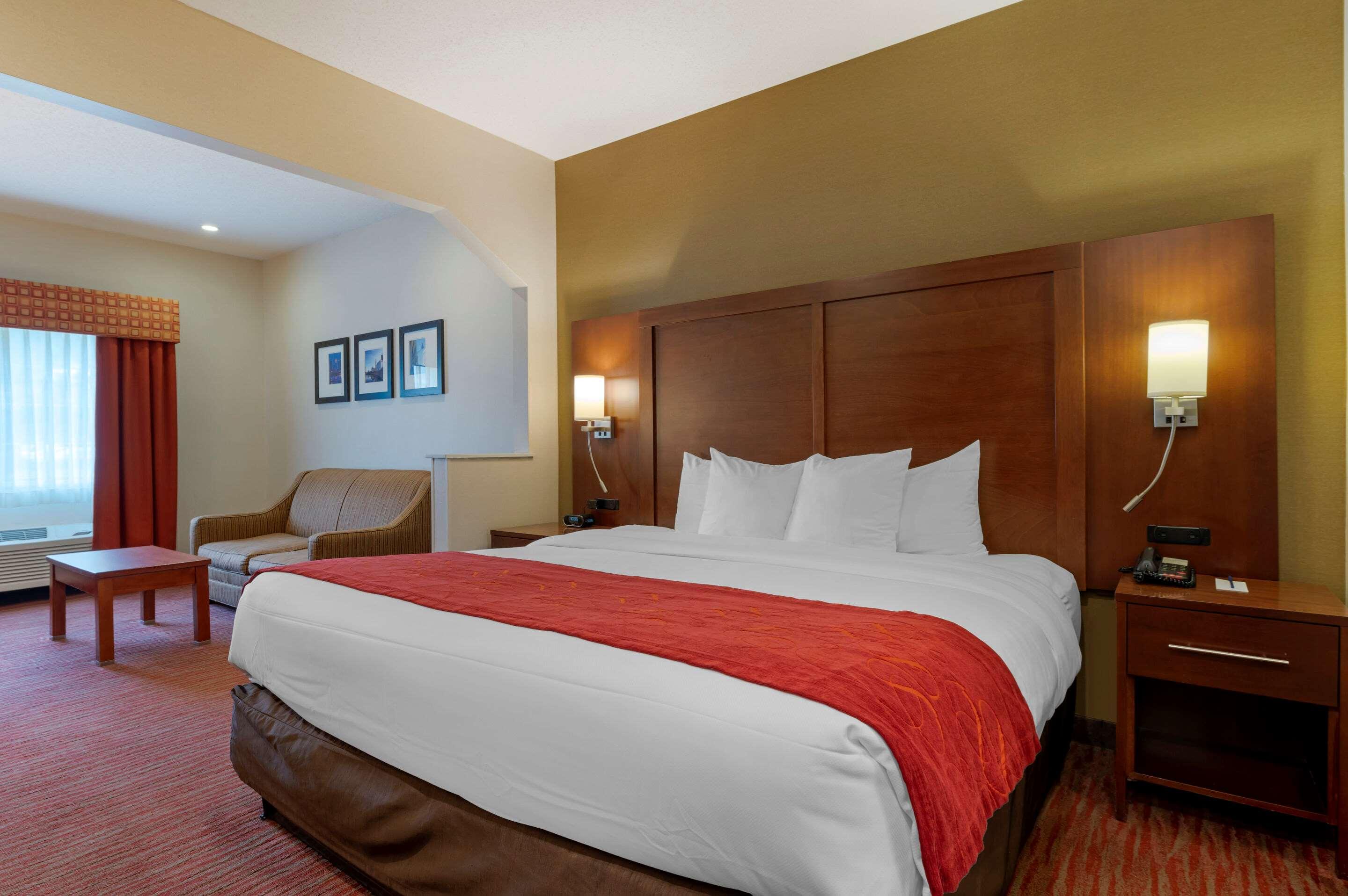 SUITE, QUEEN BED, ACCESSIBLE