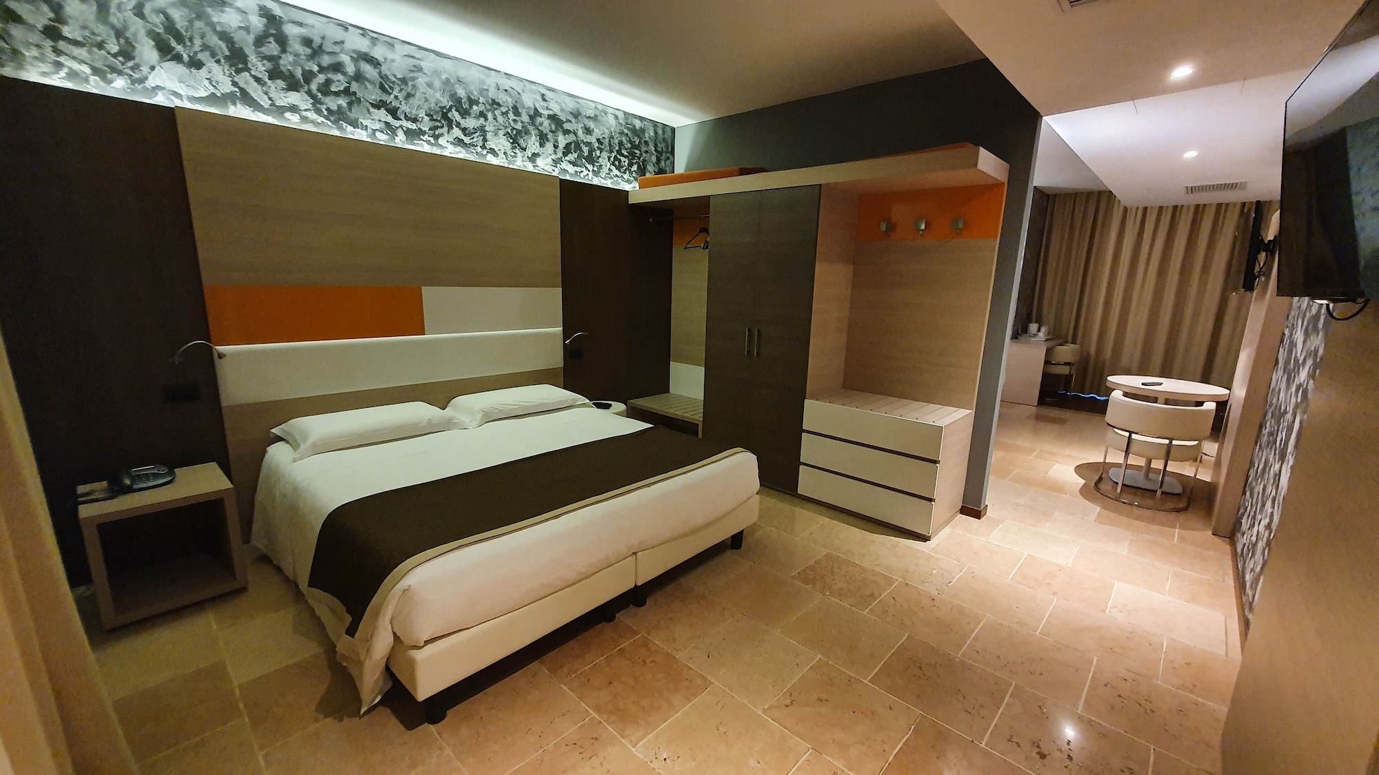 1 BEDROOM, CLASSIC, SUITE