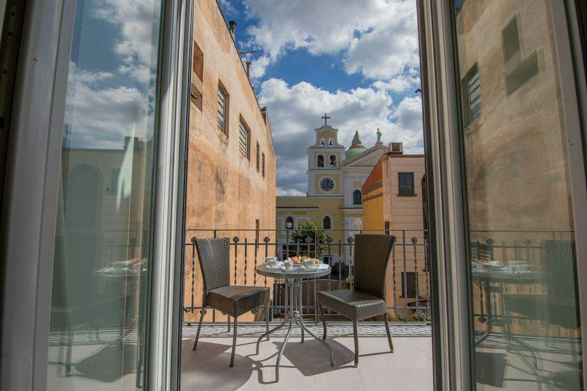 Palazzo Caracciolo Del Sole 33/45