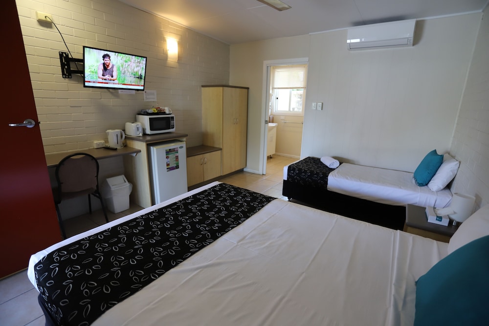 TROPIC COAST MOTEL 19/74