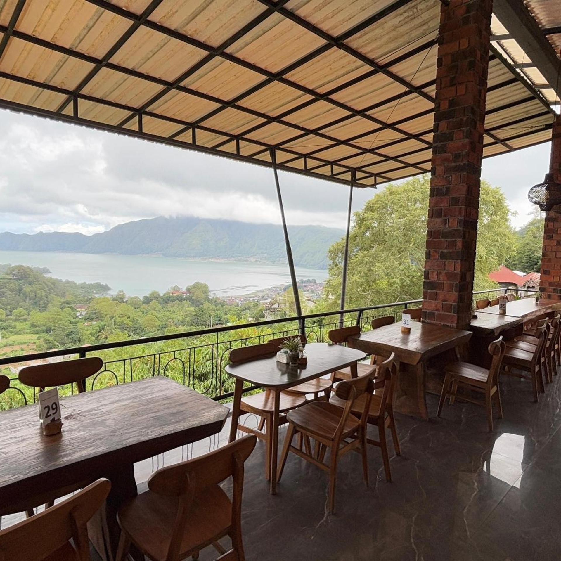 Caldera Hotel & Restaurant 32/50