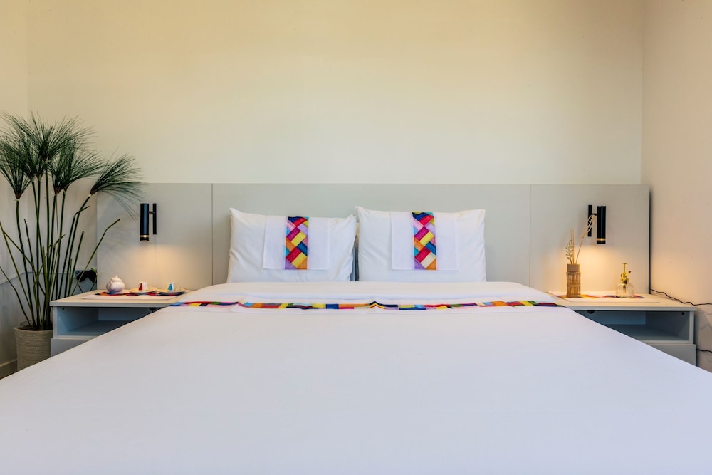 Sun And Moon Resort 12/100