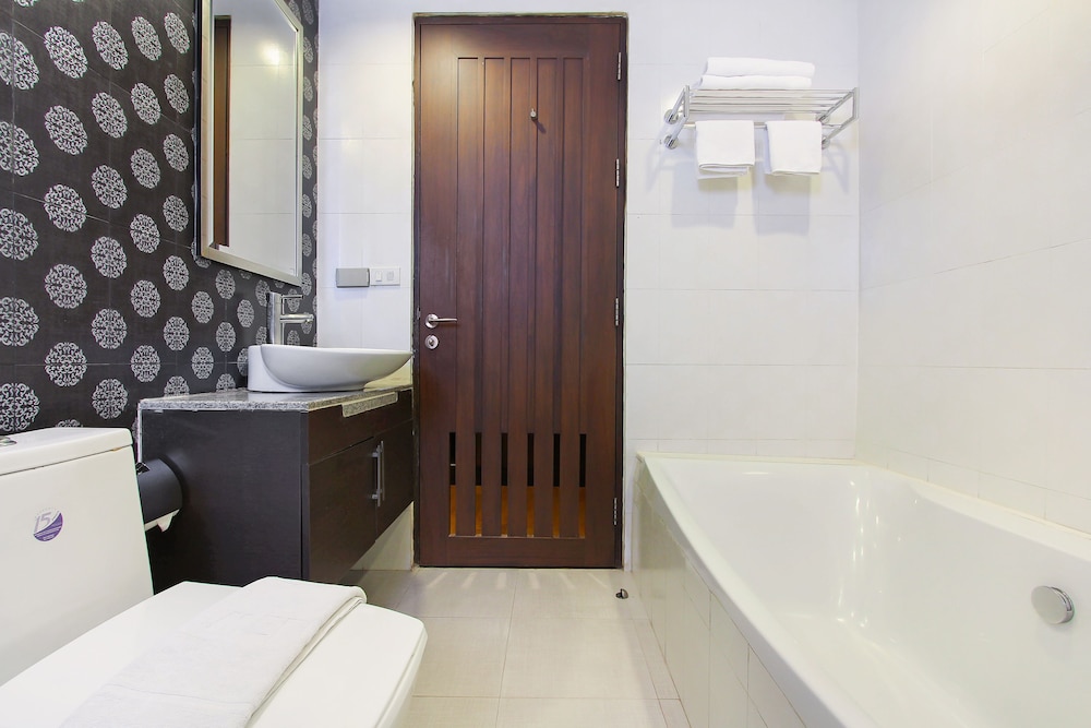 Bally Suite Silom 25/25