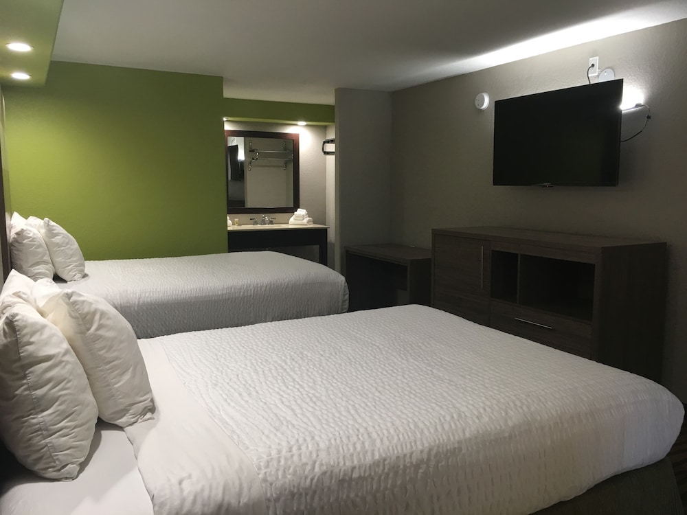 Deluxe, 2 Queen Beds