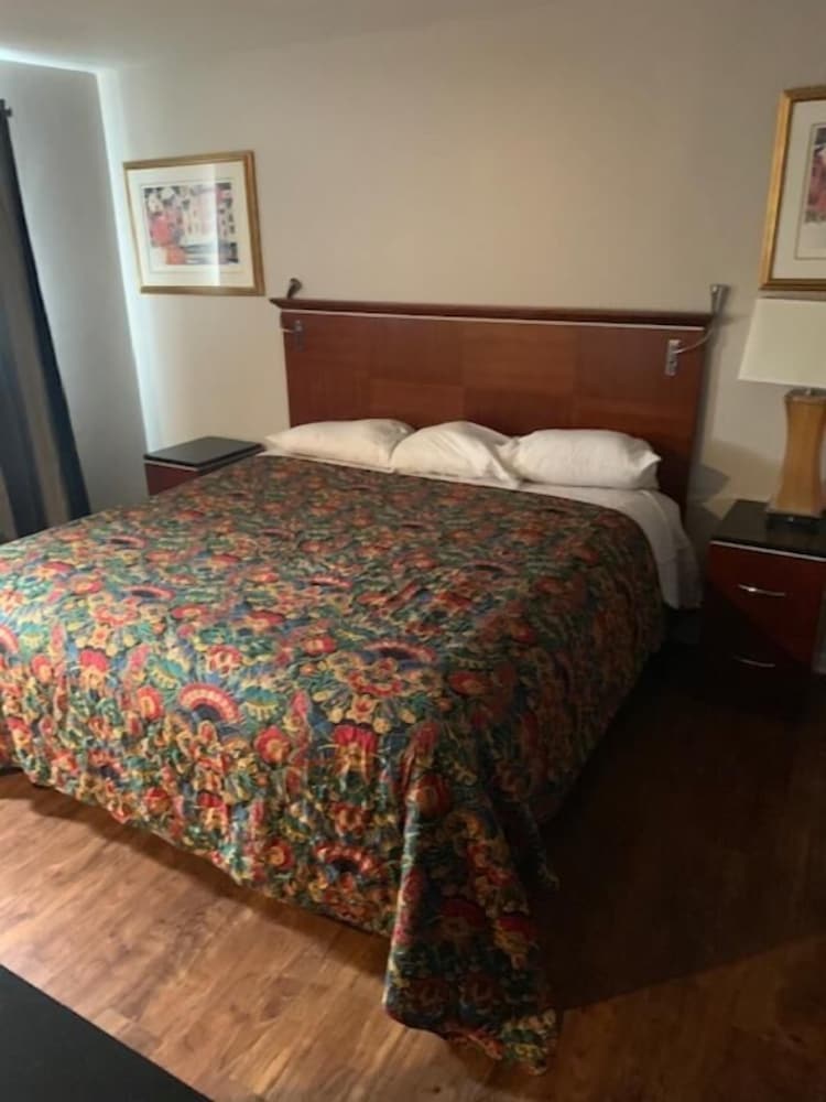 Skylark Motel 14/49