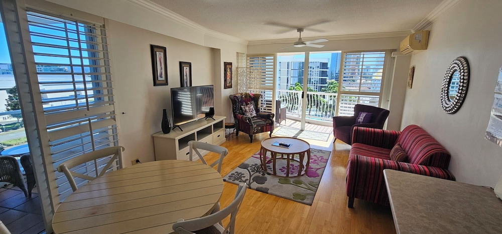 Broadbeach Holiday Apartments 28/50