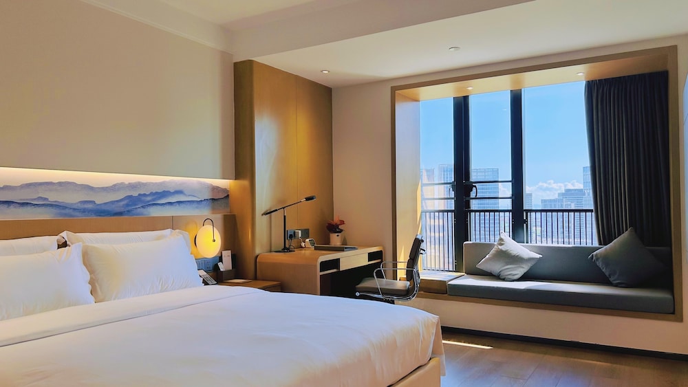 Qianhai Service Apartment 5/17