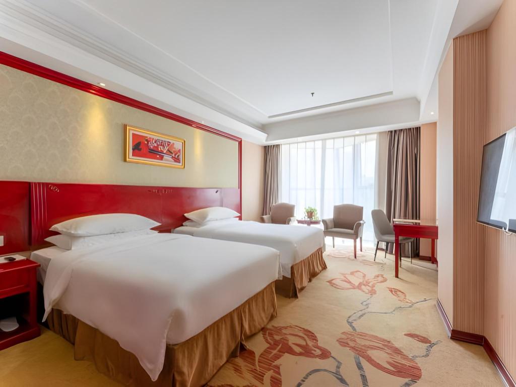 Vienna Hotel (Chongqing Changshengqiao Metro Station) 8/53