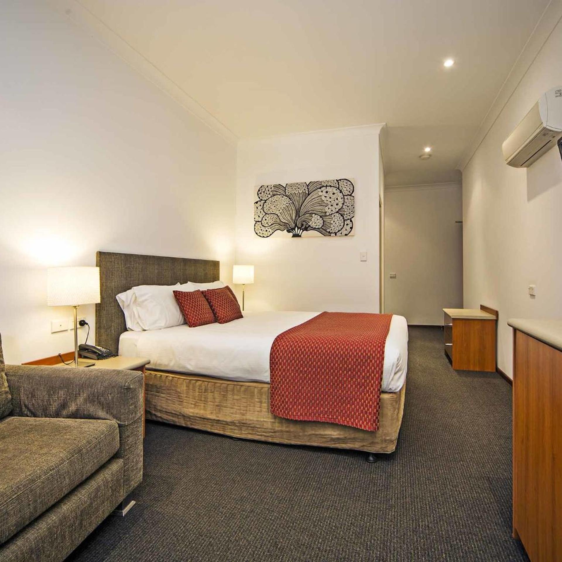Standard, Double Bed, Comfort Inn and Suites Sombrero Adelaide 5/6