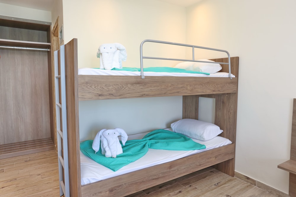 Summer Beach Hotel 46/46