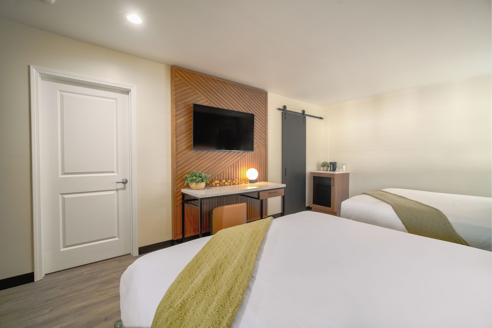 LYFE INN & SUITES by AGA- North Hollywood Near Universal Studios 8/22