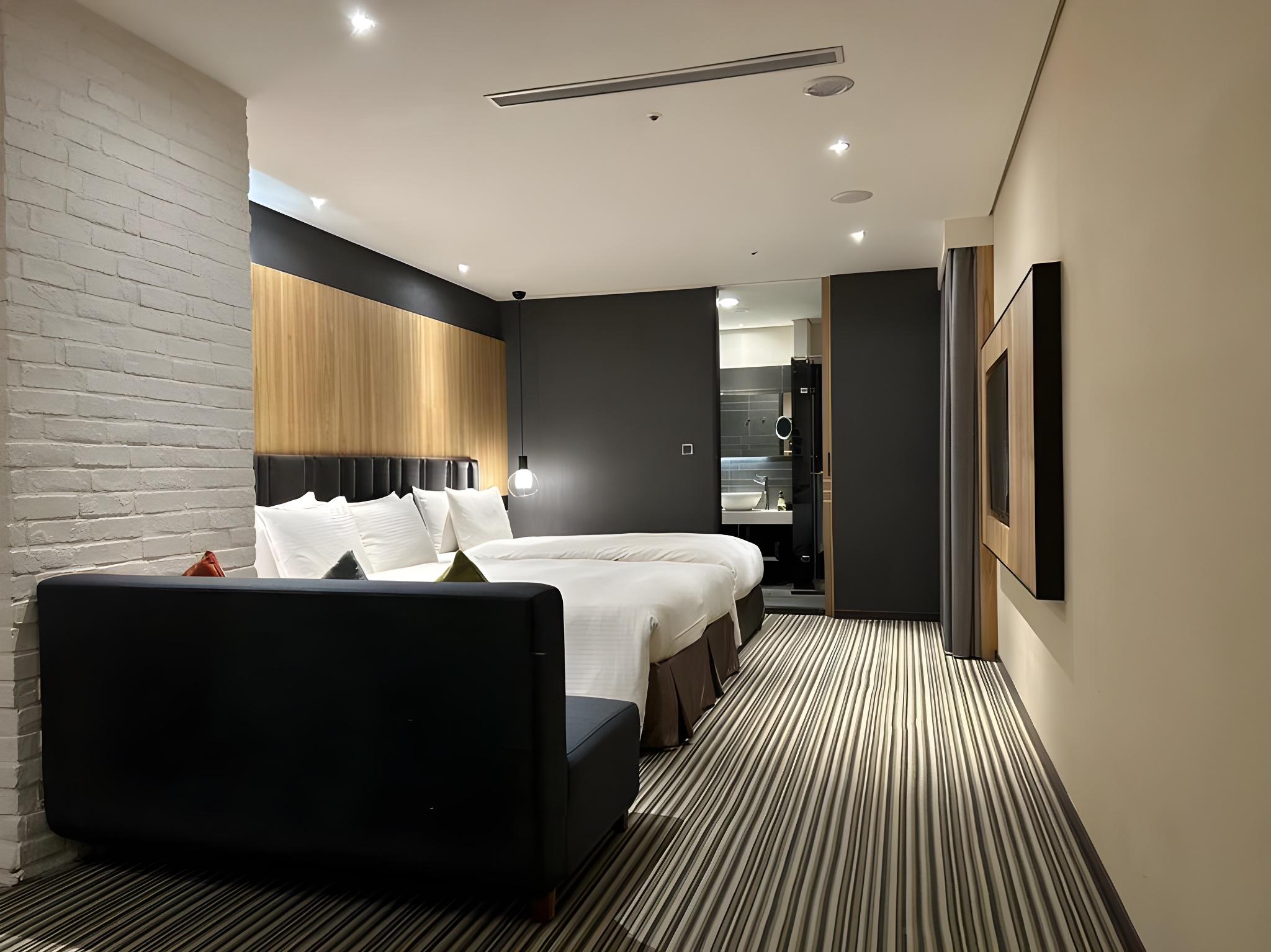 Atrium, Deluxe, Triple, 1 Double and 1 Single Bed