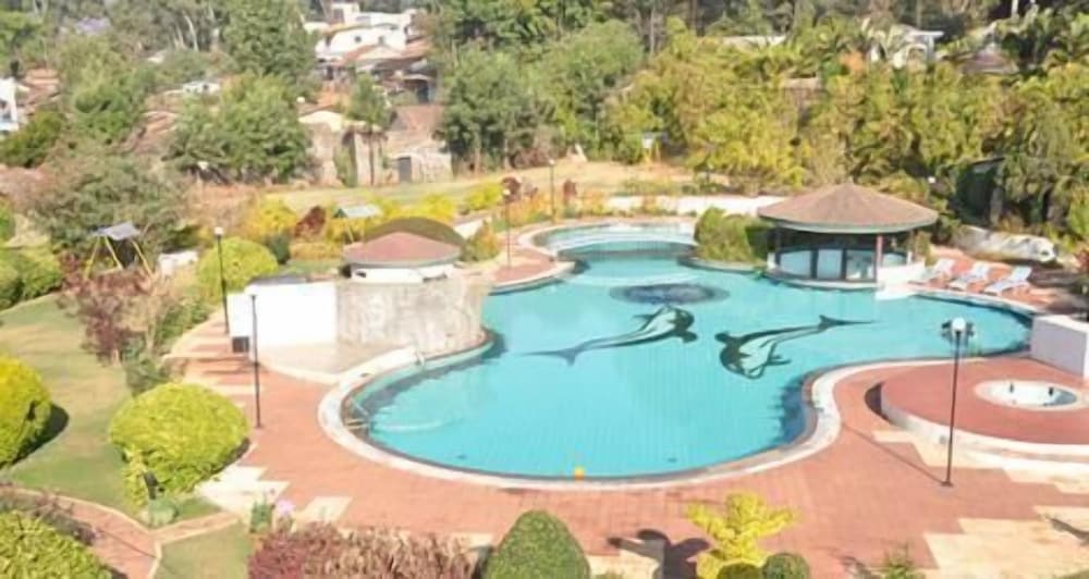 BLUE COUNTRY RESORT 30/33