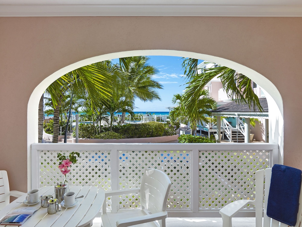 Butterfly Beach Hotel 33/75