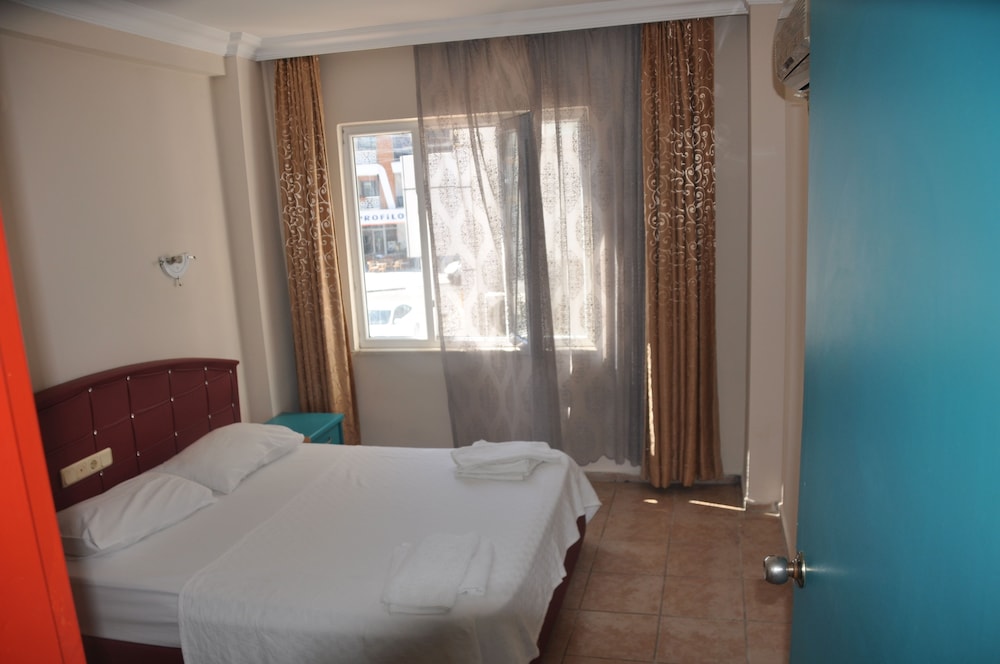 Basil's Apart Hotel 26/51