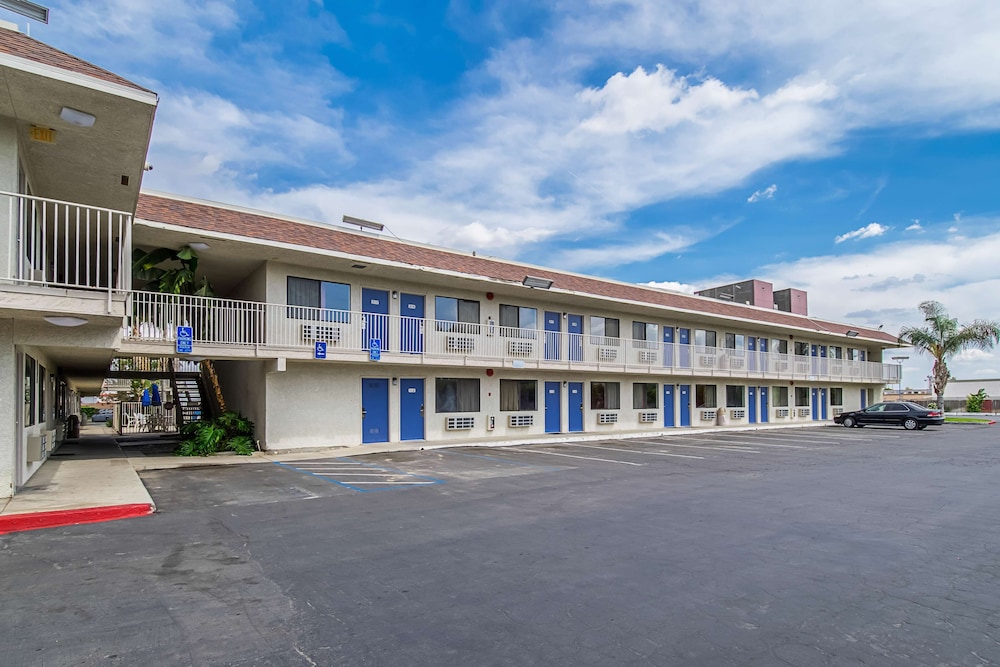 Motel6 Bakersfield, CA - Airport 53/63