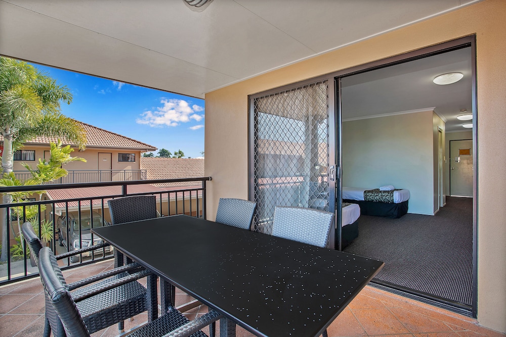 MACKAY RESORT MOTEL 47/65