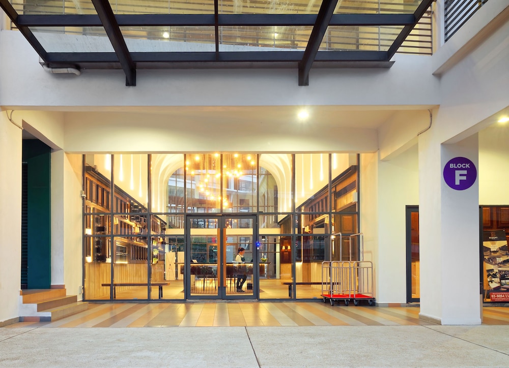 Bespoke Hotel Puchong 5/50