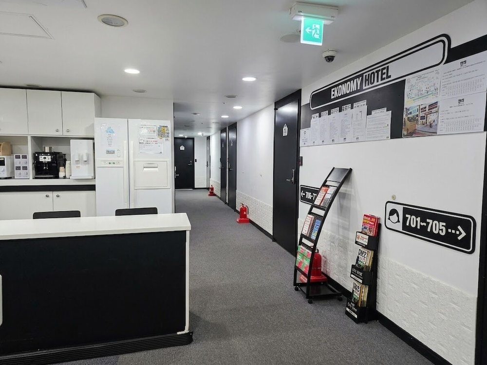 Ekonomy Hotel Myeongdong Premier 33/48