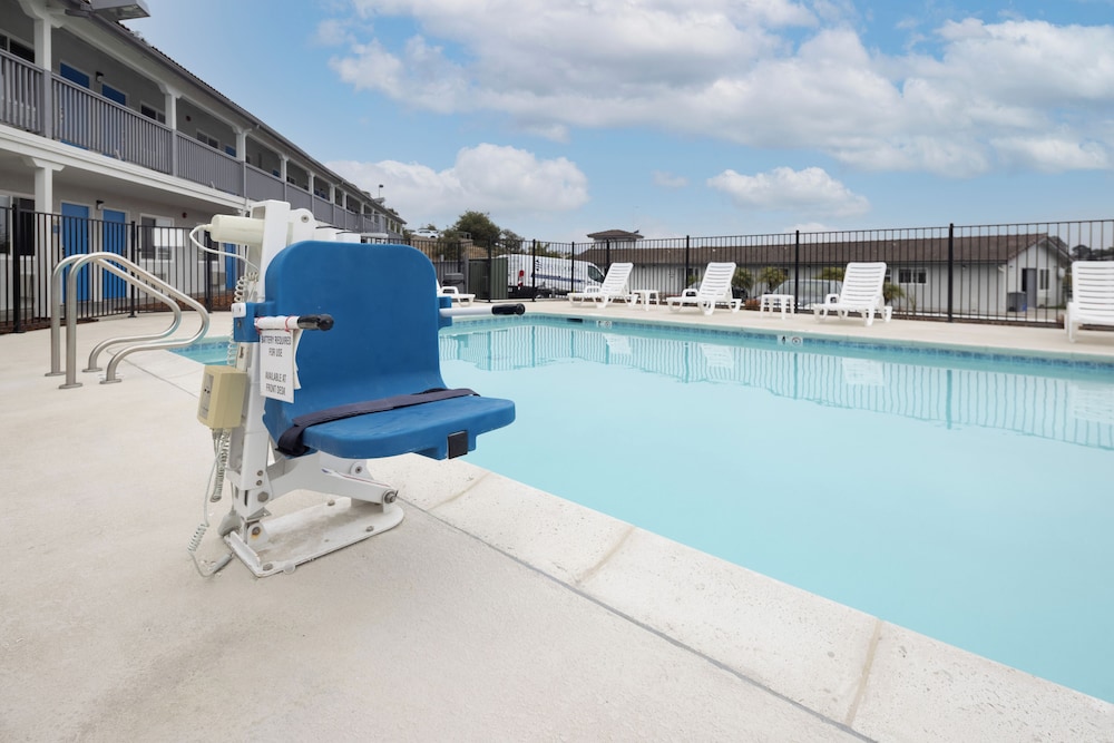 Days Inn by Wyndham Arroyo Grande/Pismo Beach 58/62