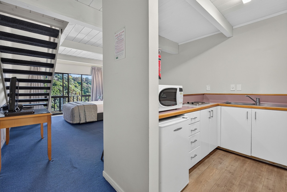 Capital Gateway Motor Lodge 8/62